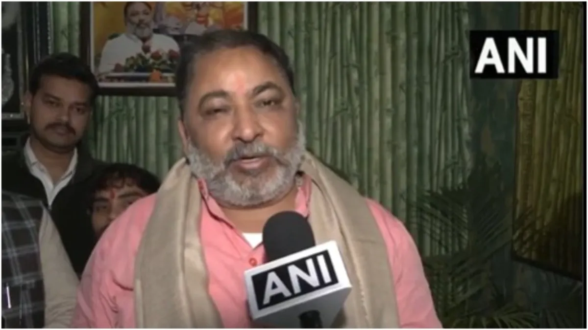Maha Kumbh 2025 Dayashankar Singh reacted to Akhilesh Yadav statement said only he knows what he is - India TV Hindi