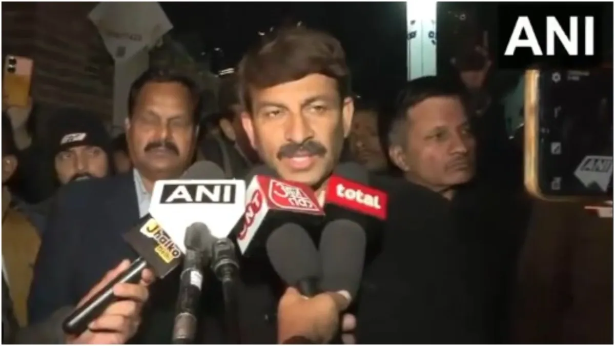 BJP MP Manoj Tiwari said 4 storey building collapsed in Burari this raises many questions- India TV Hindi