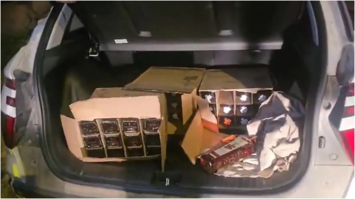 vehicle with Punjab government sticker was caught in Delhi cash and liquor bottles were found during