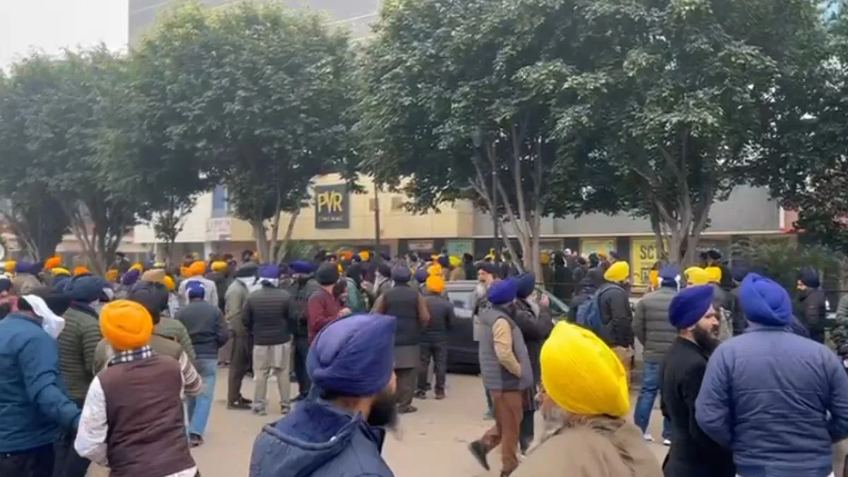 फिल्म इमरजेंसी के खिलाफ प्रदर्शन।- India TV Hindi