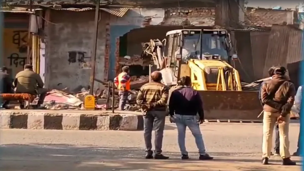 भोपाल में बुल्डोजर एक्शन- India TV Hindi