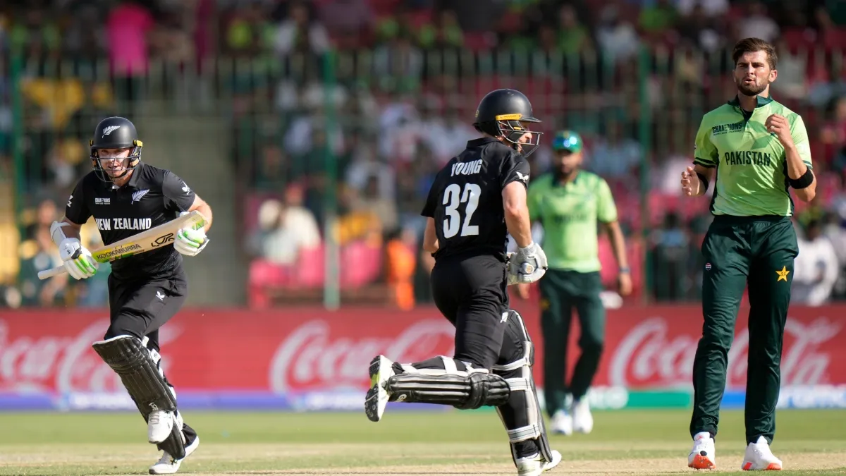 New Zealand's Will Young and Tom Latham running against Pakistan