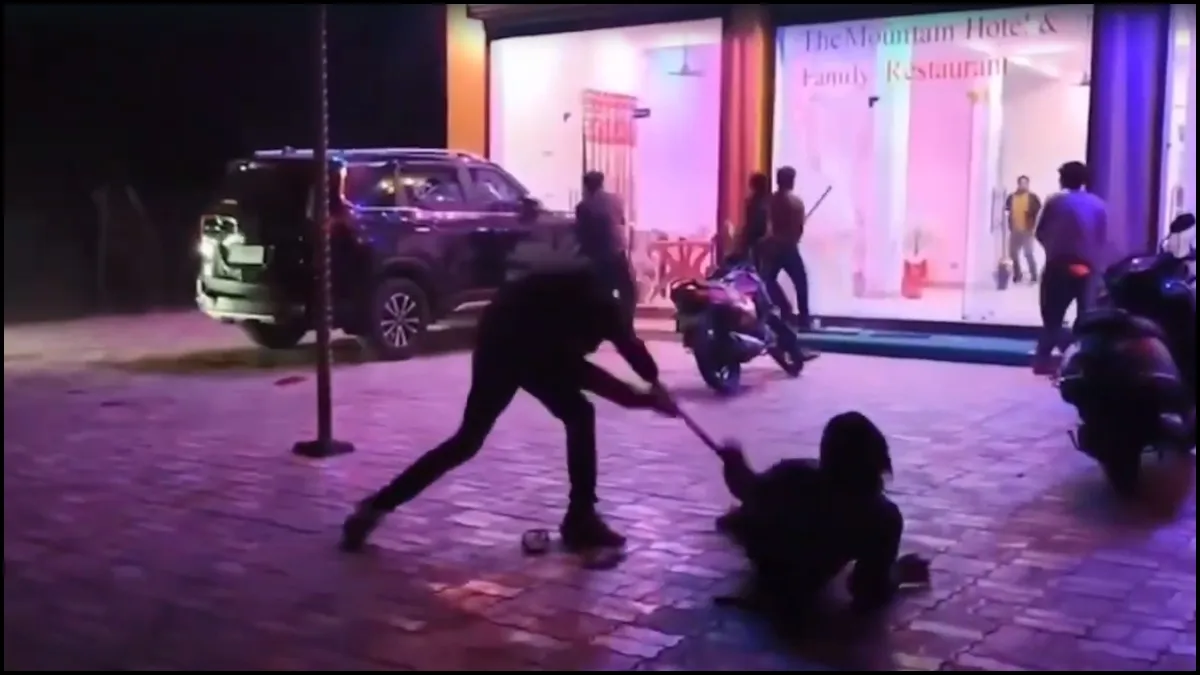 Hotel owner beaten Up- India TV Hindi