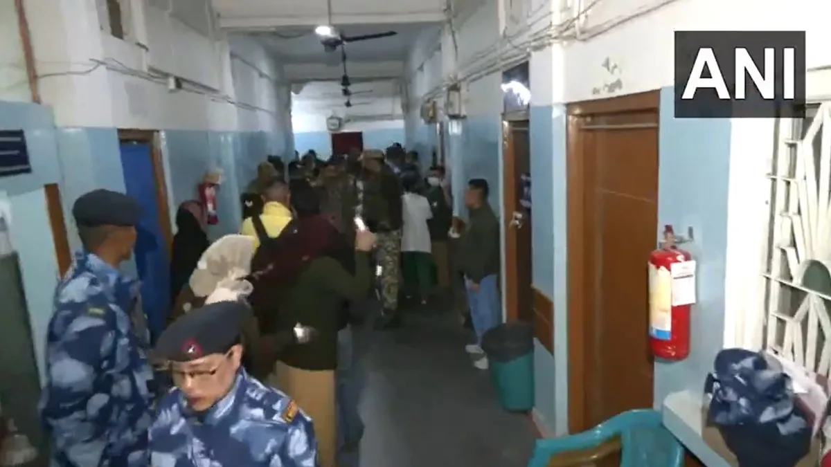 8 घायल जवान अस्पताल में...