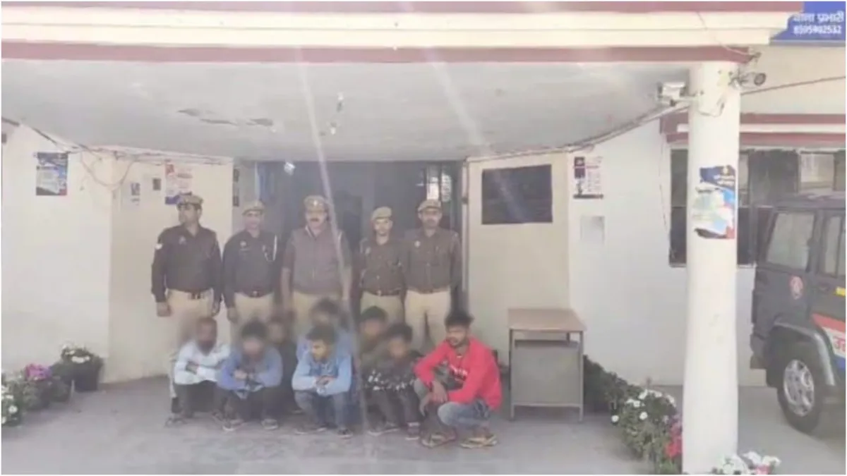 Noida police arrested eight Bangladeshi nationals recovered fake documents- India TV Hindi