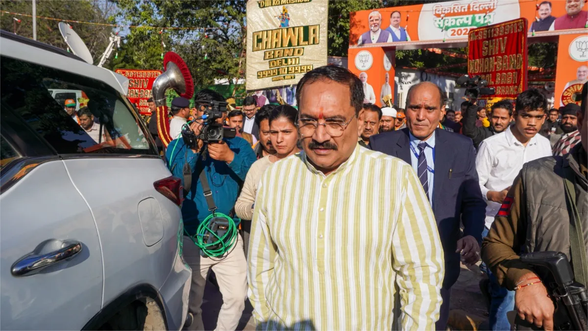 Delhi BJP president Virendraa Sachdeva says i am not in the cm race in delhi- India TV Hindi