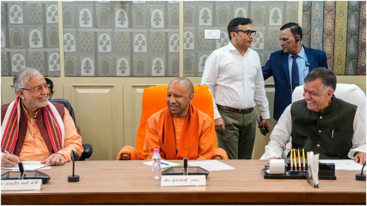 CM Yogi realizou uma reunião com autoridades disseram que o total respeito pela fé pública, mas a anarquia não é aceita