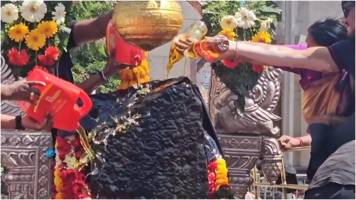 Shani Shingnapur Temple Trusts big decision Shanidev will be anointed only with branded oil- India TV Hindi