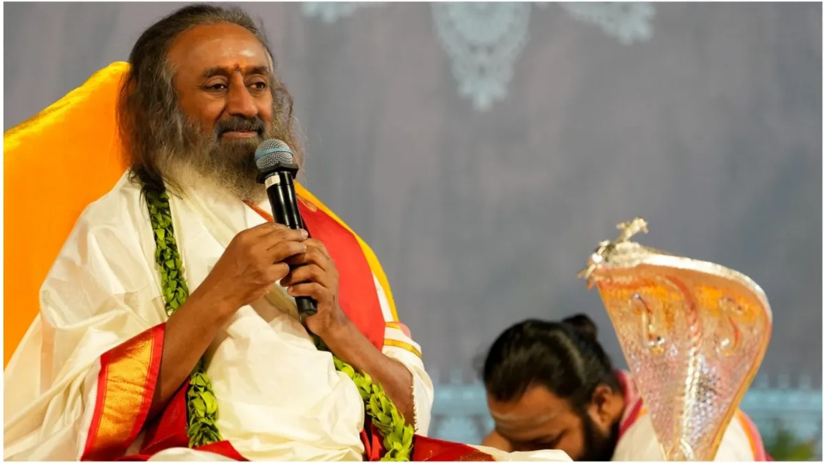 Sri Sri Ravi Shankar Unveils the Relics of the Original Somnath Jyotirlinga Found After 1000 Years