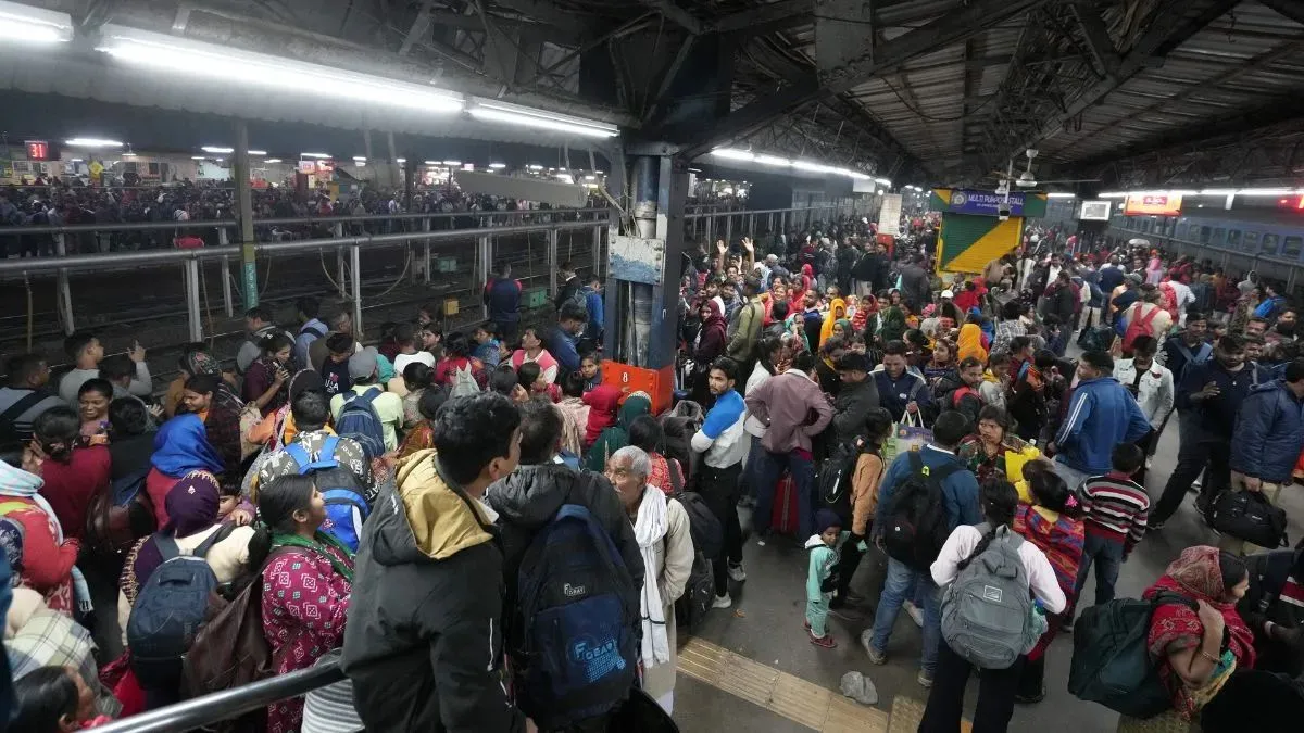 Crowd at New Delhi railway station