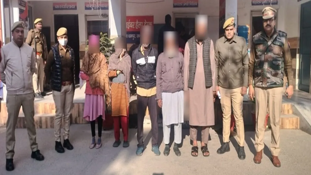 धर्म परिवर्तन के आरोप में पांच लोग गिरफ्तार- India TV Hindi