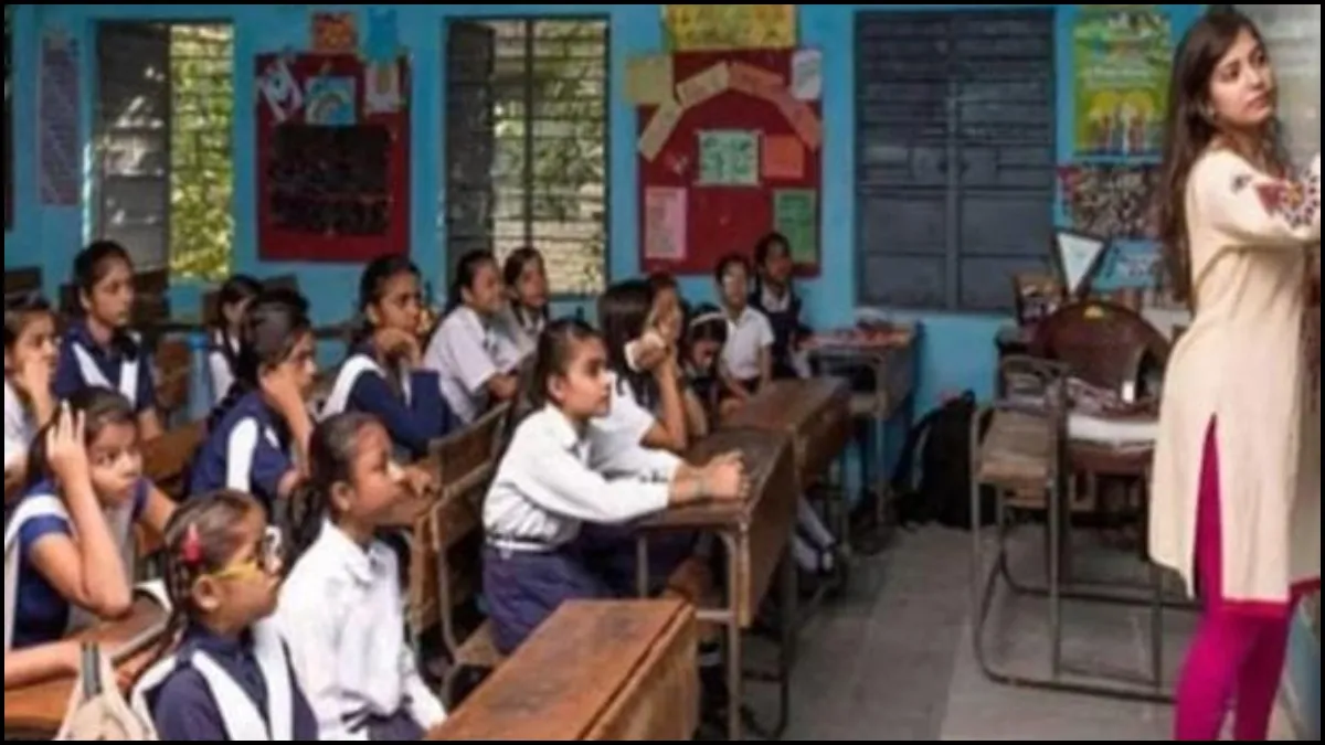 शिक्षिका की ऑनलाइन हाजिरी में गड़बड़ी का मामला - India TV Hindi