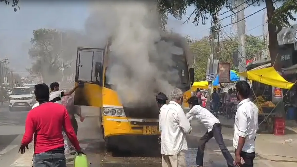 kaushambi school bus fire- India TV Hindi