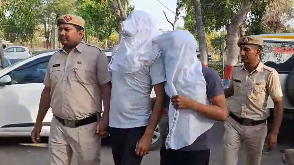 पुलिस हिरासत में आरोपी- India TV Hindi