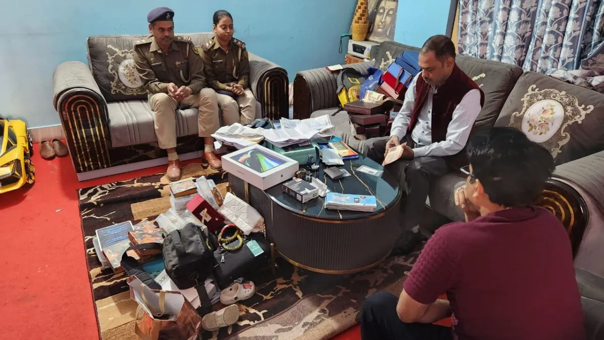 नालंदा में डीटीओ के घर छापेमारी - India TV Hindi