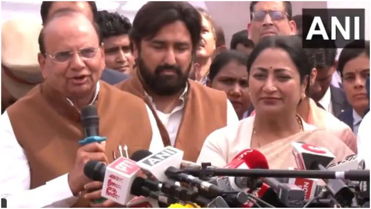 LG Vinai Kumar Saxena and CM Rekha Gupta launch the Bamboo Plantation Drive at the Bhalswa landfill - India TV Hindi