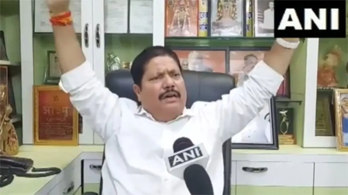 Firing outside BJP leader Arjun Singhs house he said bomb was thrown at my house- India TV Hindi