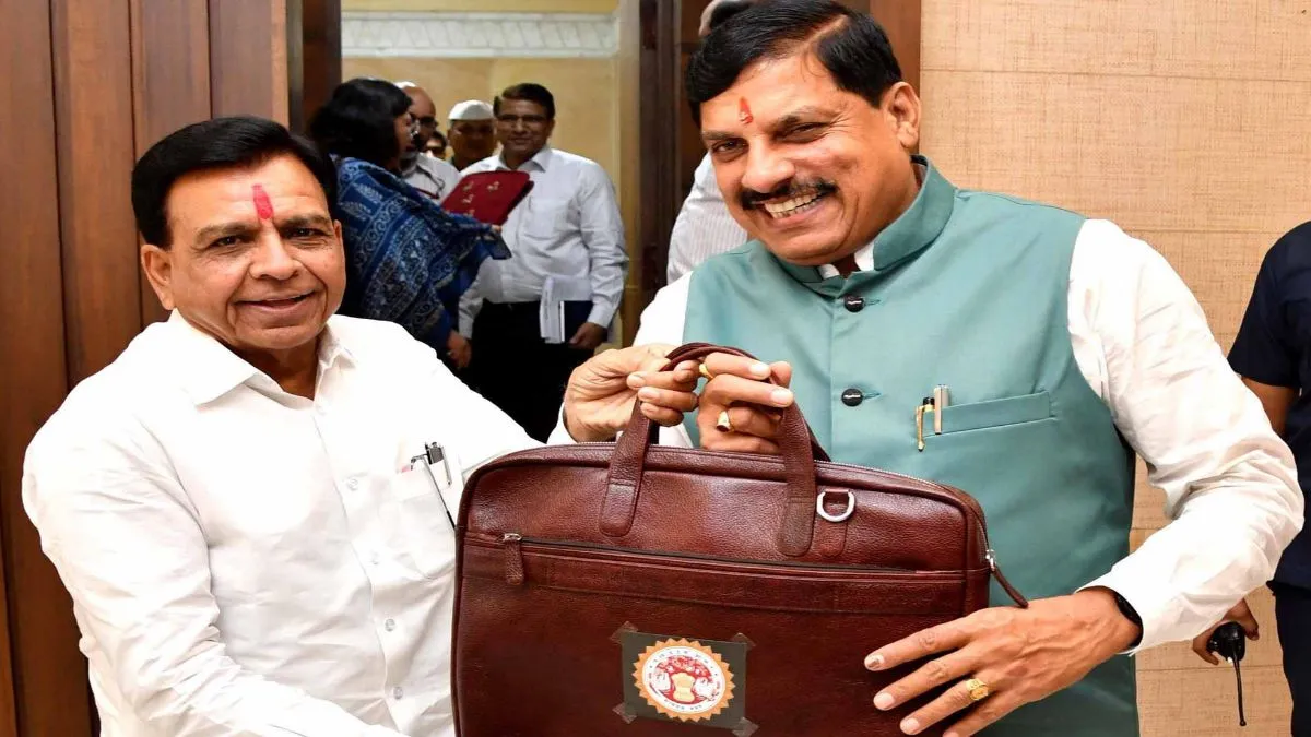 वित्त मंत्री जगदीश देवड़ा और मुख्यमंत्री मोहन यादव- India TV Hindi