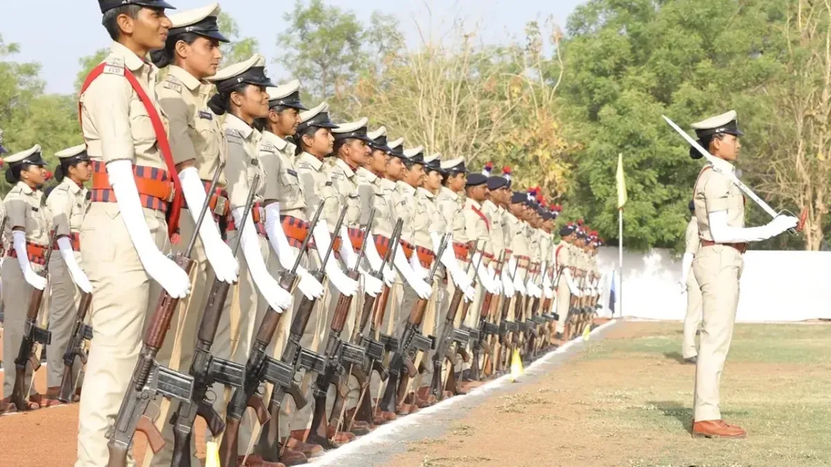 महिला पुलिसकर्मी- India TV Hindi