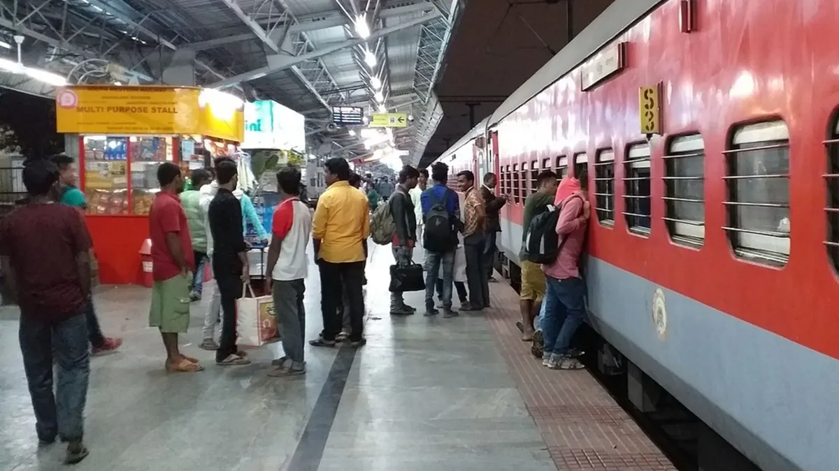 स्पेशल ट्रेनों से बड़ी संख्या में लोगों को अपने गंतव्य तक पहुंचने में मदद मिलेगी।- India TV Hindi