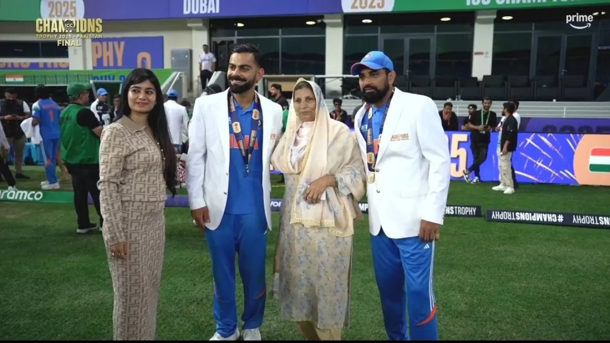 Virat Kohli with Mohammed Shami's mother