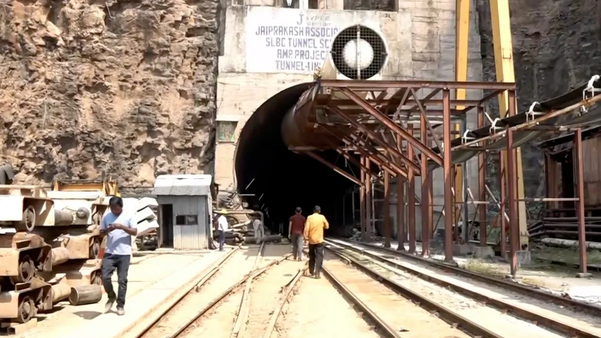 सुरंग में चल रहा राहत एवं बचाव कार्य- India TV Hindi