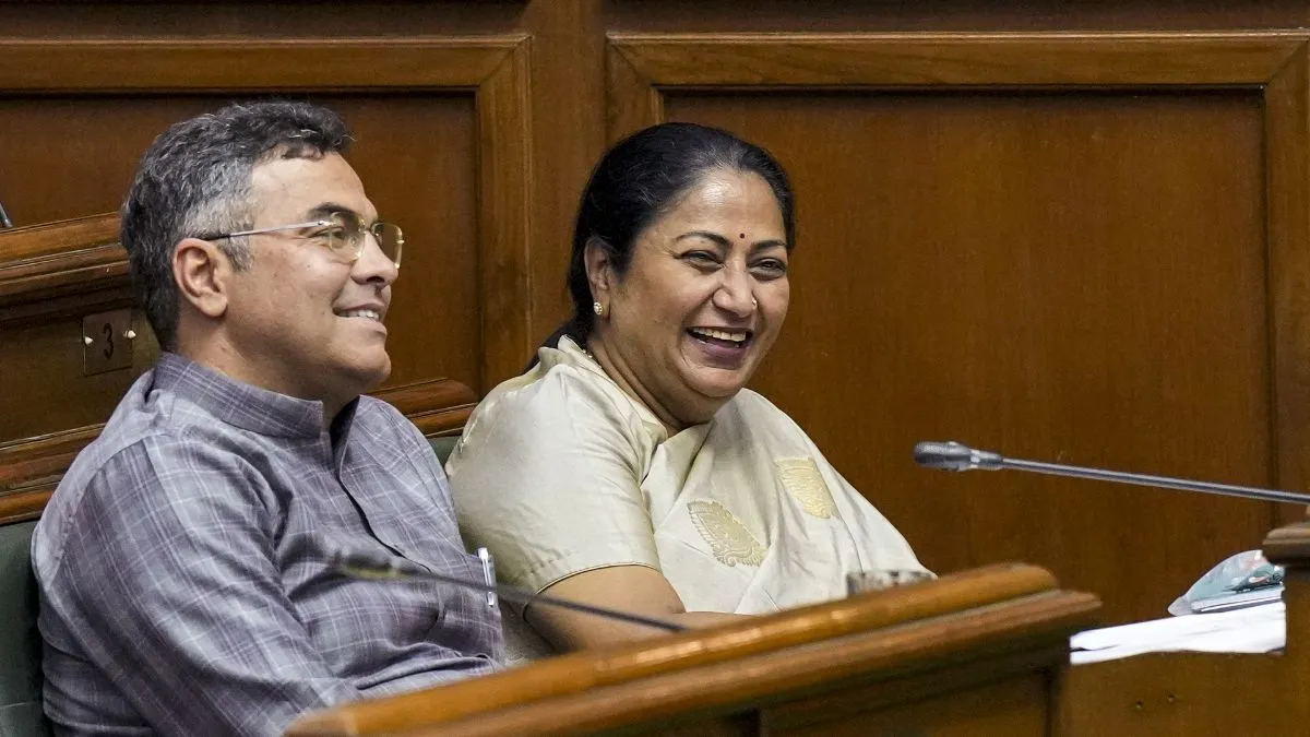 Rekha Gupta e entrada ...