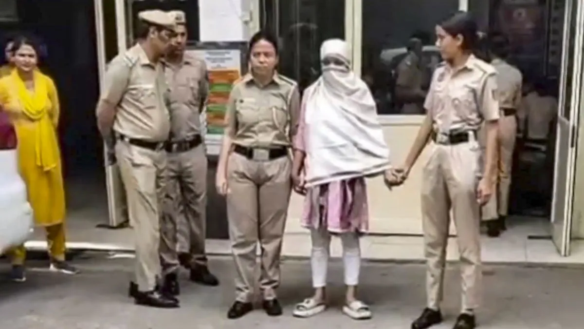 पुलिस हिरासत में लेडी डॉन जिकरा