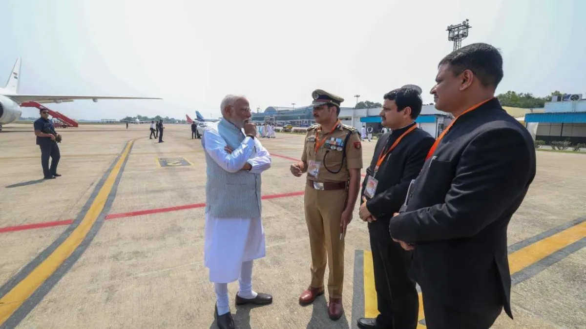बलात्कार की घटना के बारे में जानकारी लेते पीएम मोदी