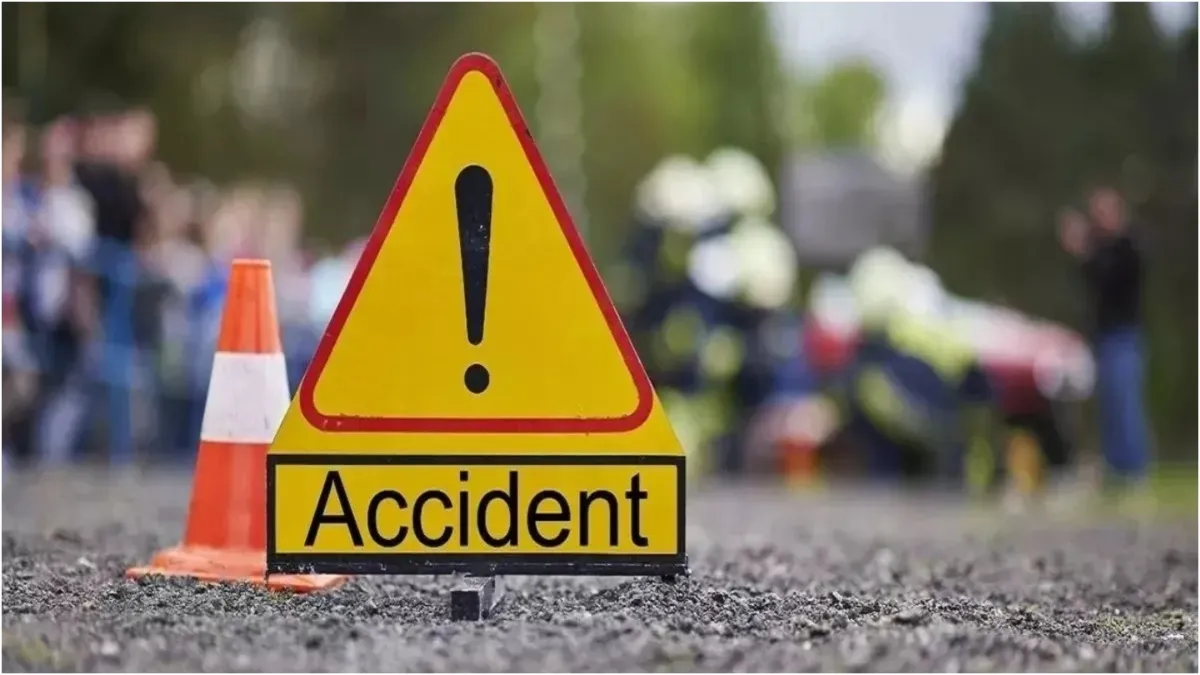 Kashmir road accident MG Hector crashes one person dead 3 injured- India TV Hindi