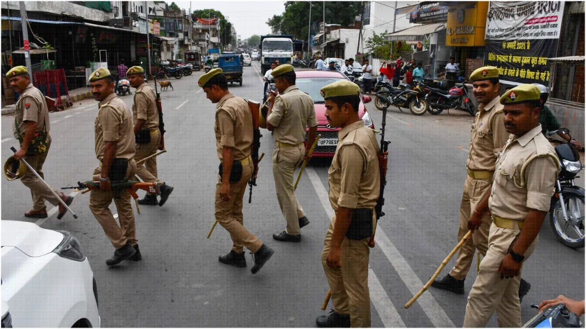 palghar miscreants robbed lakhs of rupees by throwing chilli powder in the eyes police solved the my- India TV Hindi