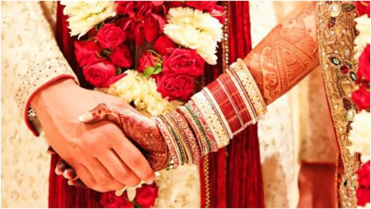 amroha Mother of three children first changed her religion then married a 12th class student- India TV Hindi