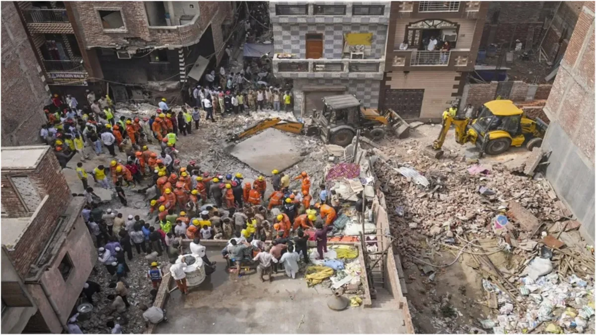 Delhi Mustafabad building collapse Death count rises to 11 CM REKHA GUPTA TWEETED