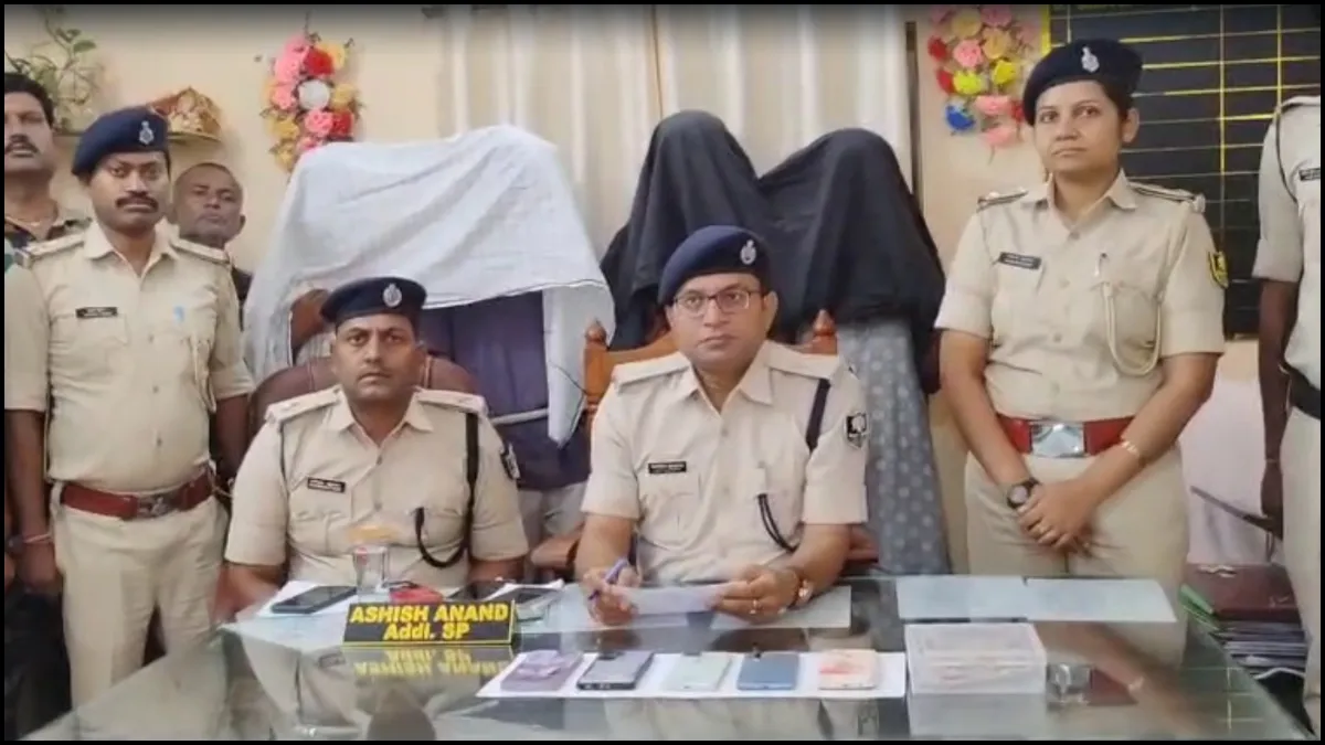 police with accused- India TV Hindi