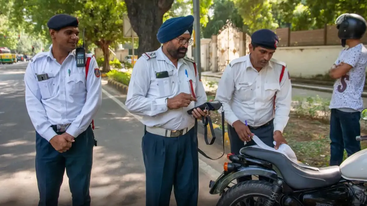 driving licence, driving licence suspend, traffic rules, new traffic rules, red light, online traffi