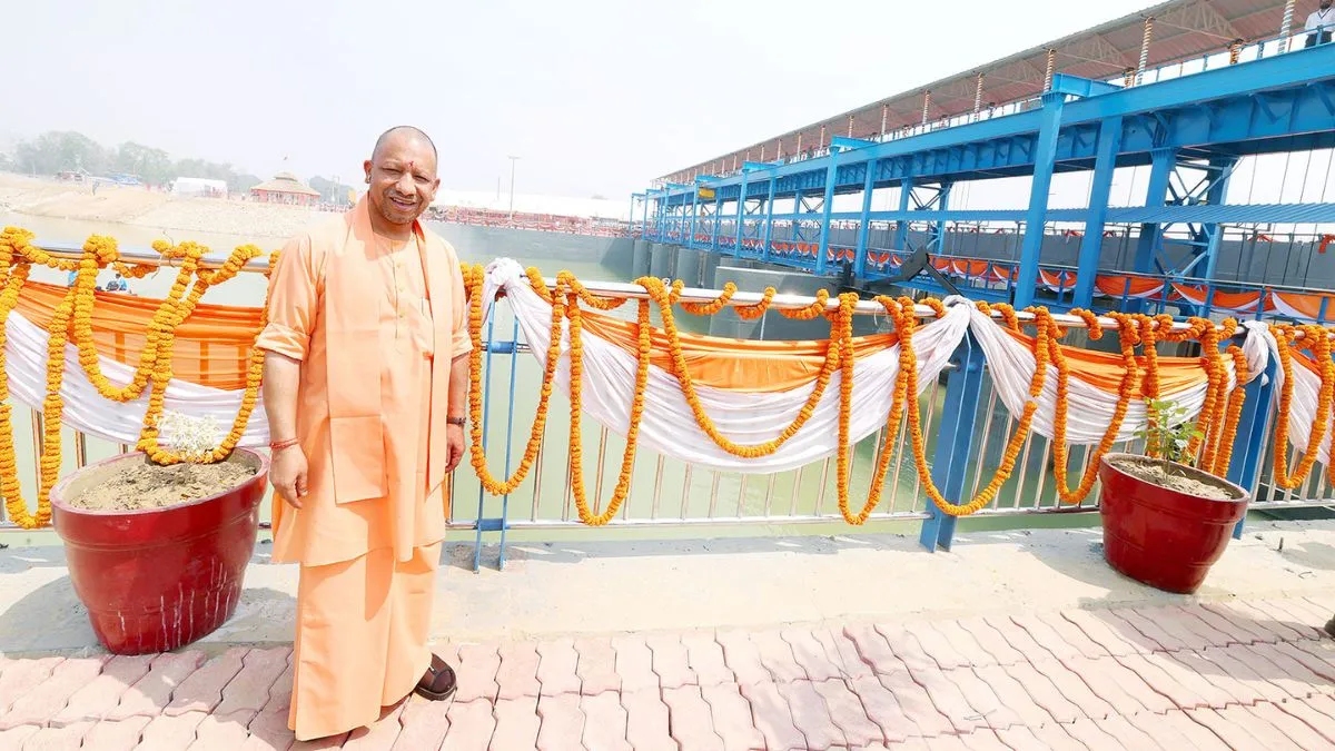 सीएम योगी ने कई परियोजनाओं का किया उद्घाटन।