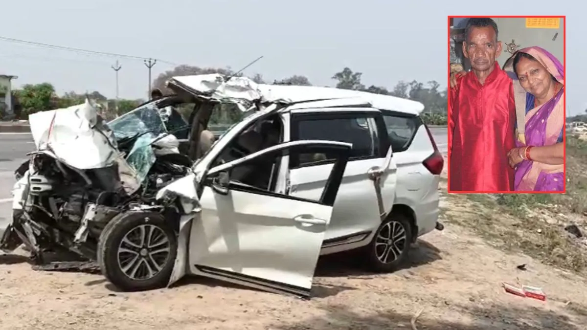 सड़क हादसे में कार के उड़े परखच्चे।- India TV Hindi