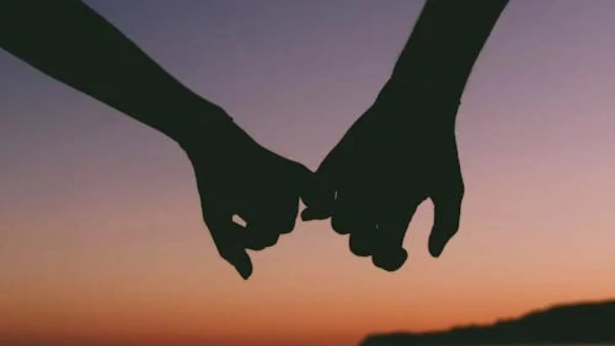 तीन बच्चों की मां हुई फरार।- India TV Hindi