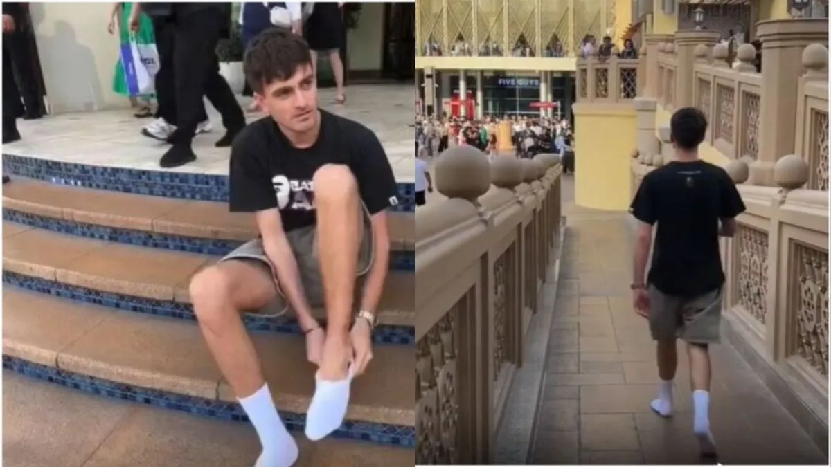 मोजे में घूमता लड़का- India TV Hindi