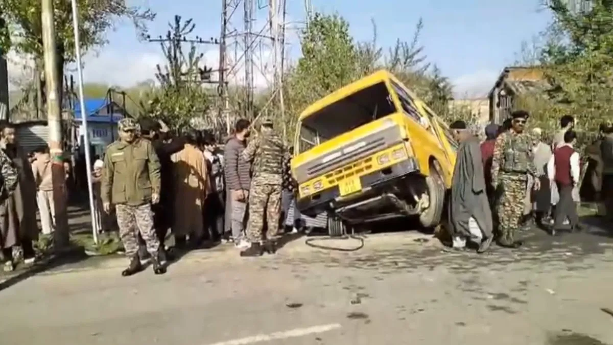 bus accident, kashmir