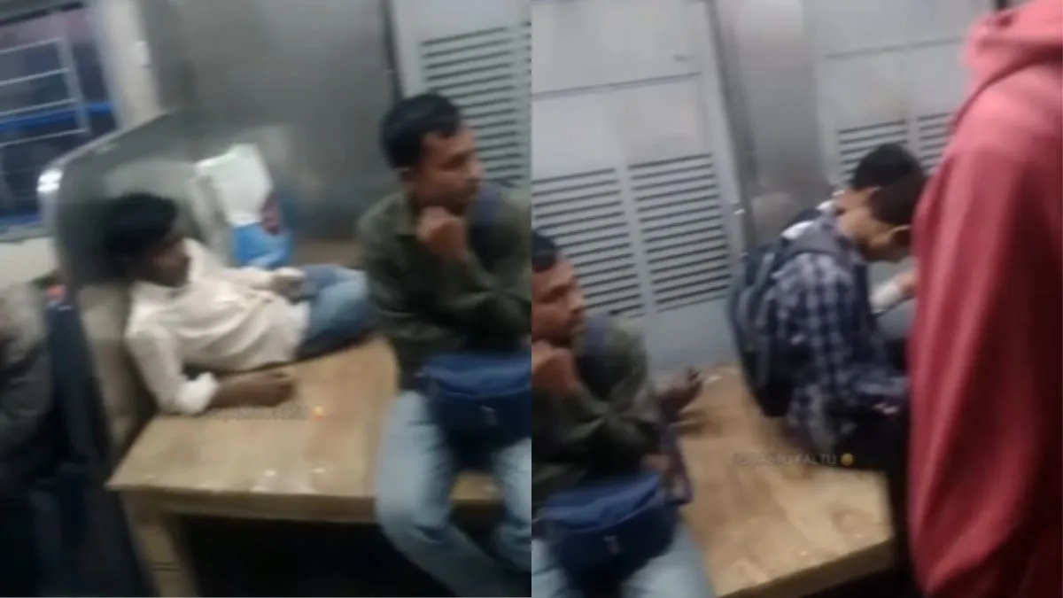 ट्रेन में बेड लगाकर सोते दिखे लड़के- India TV Hindi