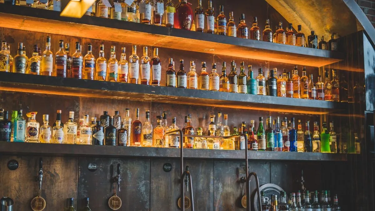 Liquor shops, ghaziabad, noida, gautambuddha nagar, lucknow, agra, excise policy, up excise policy, 