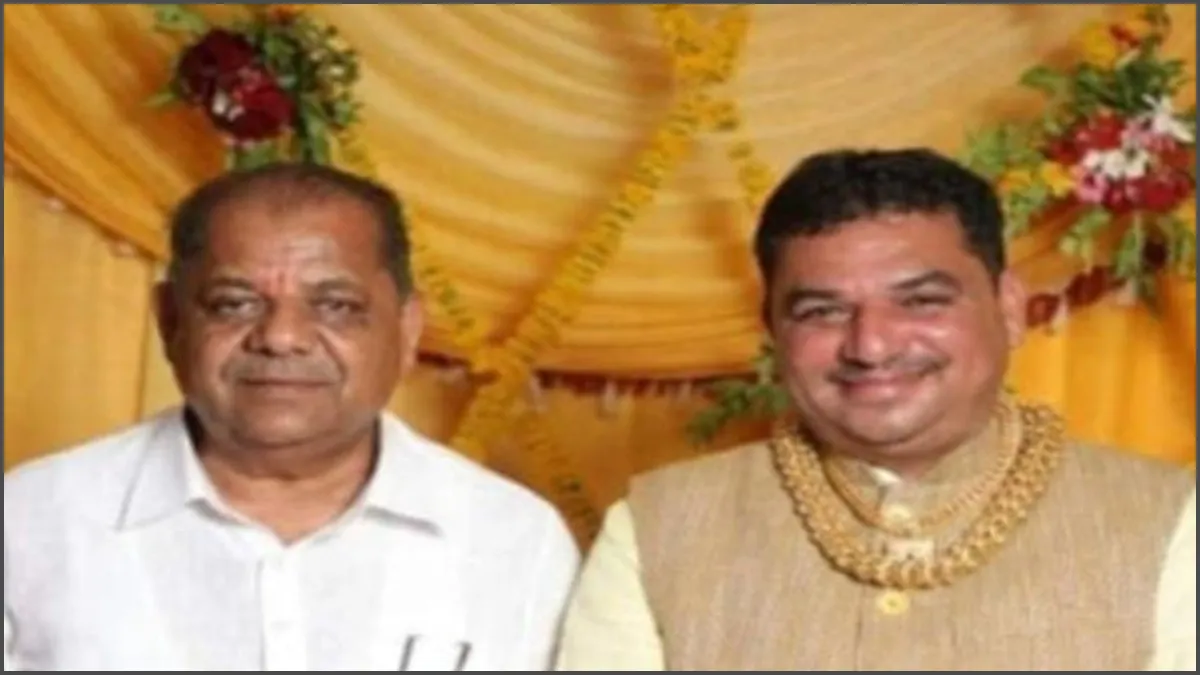 मंत्री बछूभाई खाबड़ के साथ बेटा बलवंत खाबड़