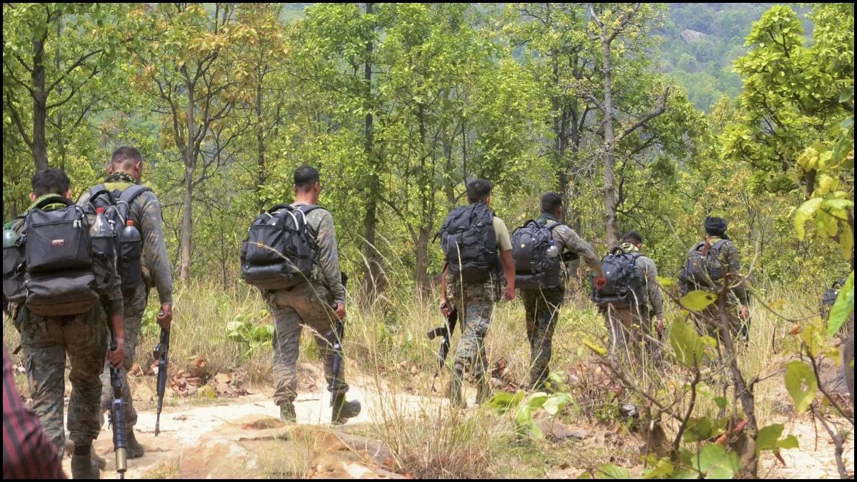 छत्तीसगढ़ में नक्सल विरोधी अभियान जारी- India TV Hindi