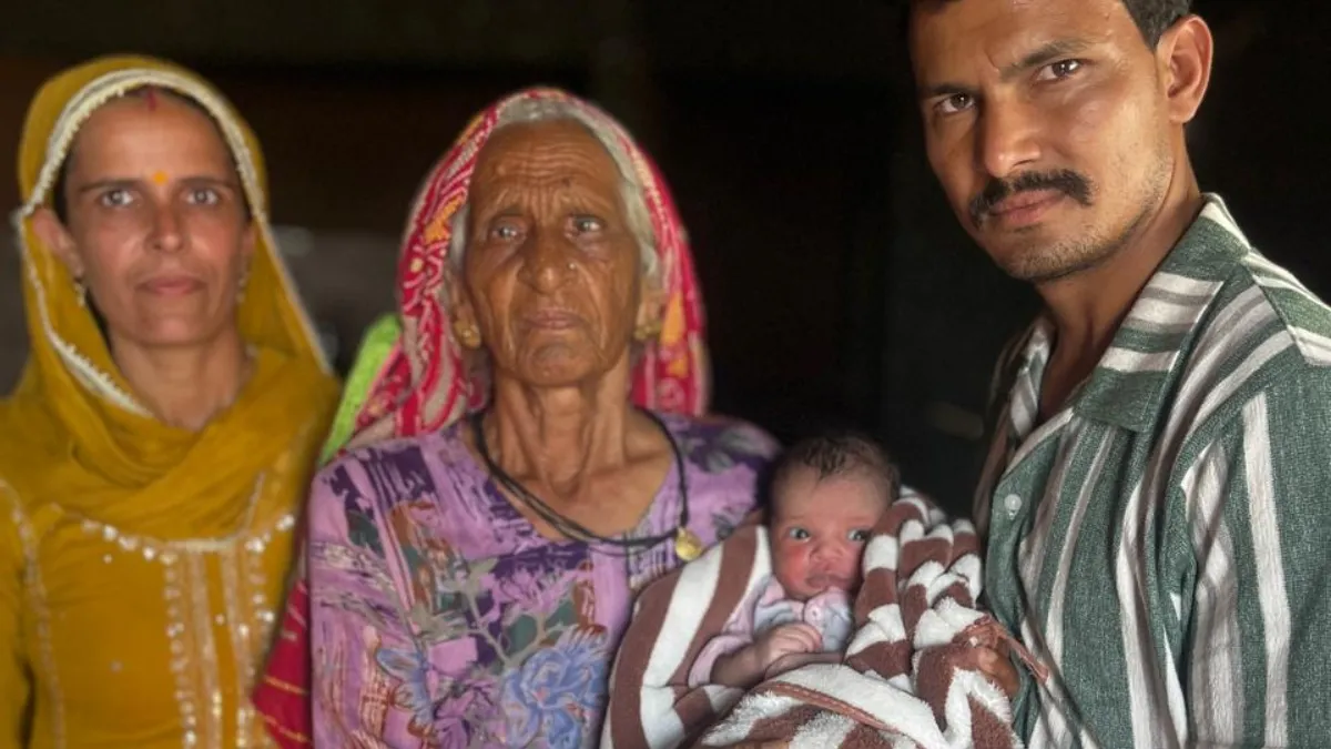 सतीश डूडी ने नवजात बच्ची को अपनाया, घर में खुशियों का माहौल- India TV Hindi