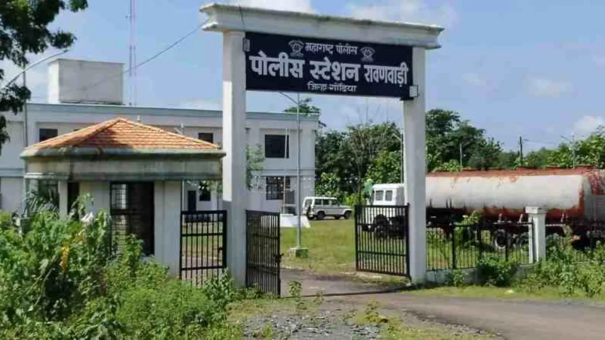 पत्नी की हत्या करने के बाद शख्स ने रावणवाड़ी पुलिस थाने में किया आत्मसमर्पण - India TV Hindi