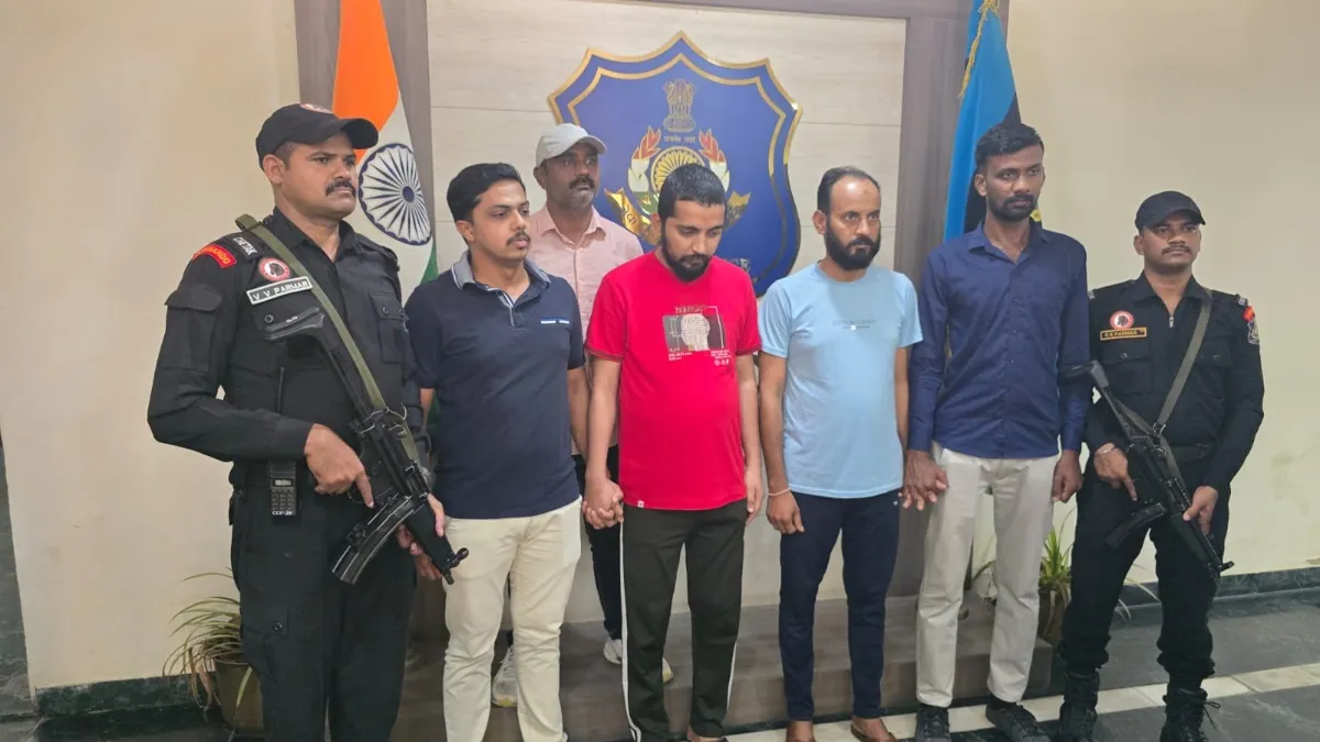 पुलिस की गिरफ्त में...