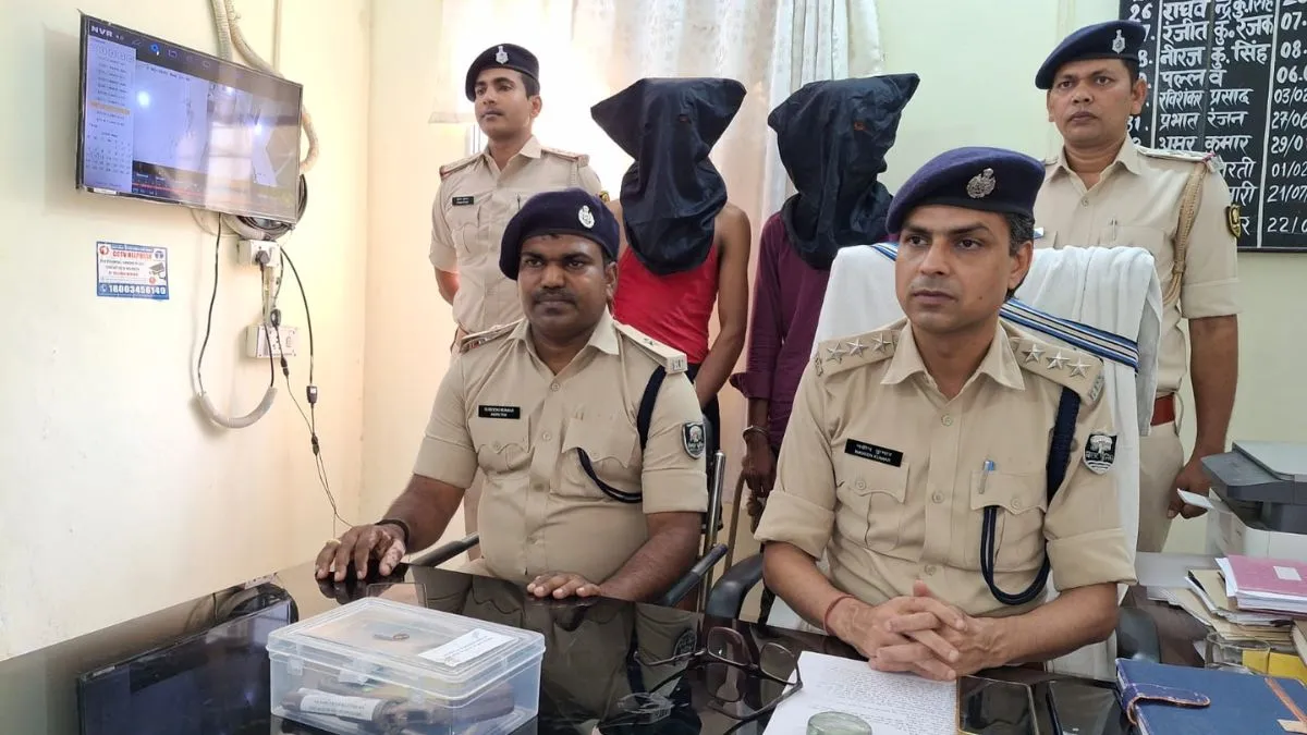 पुलिस हिरासत में आरोपी- India TV Hindi