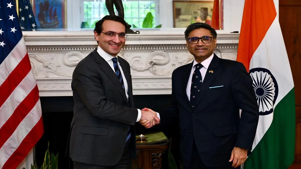 विक्रम मिसरी (R) ने अमेरिकी उपमंत्री जेफरी केसलर (L) से की मुलाकात- India TV Hindi