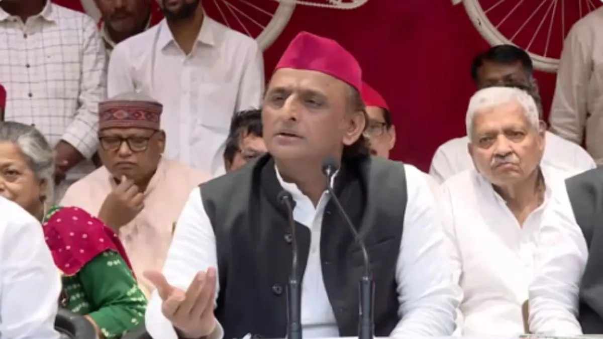 समाजवादी पार्टी के अध्यक्ष अखिलेश यादव